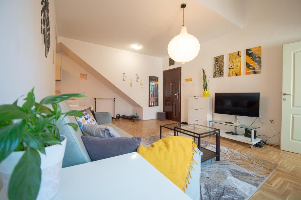 Spacious 1-Bedroom Apartment Novi Sad Eksteriør bilde