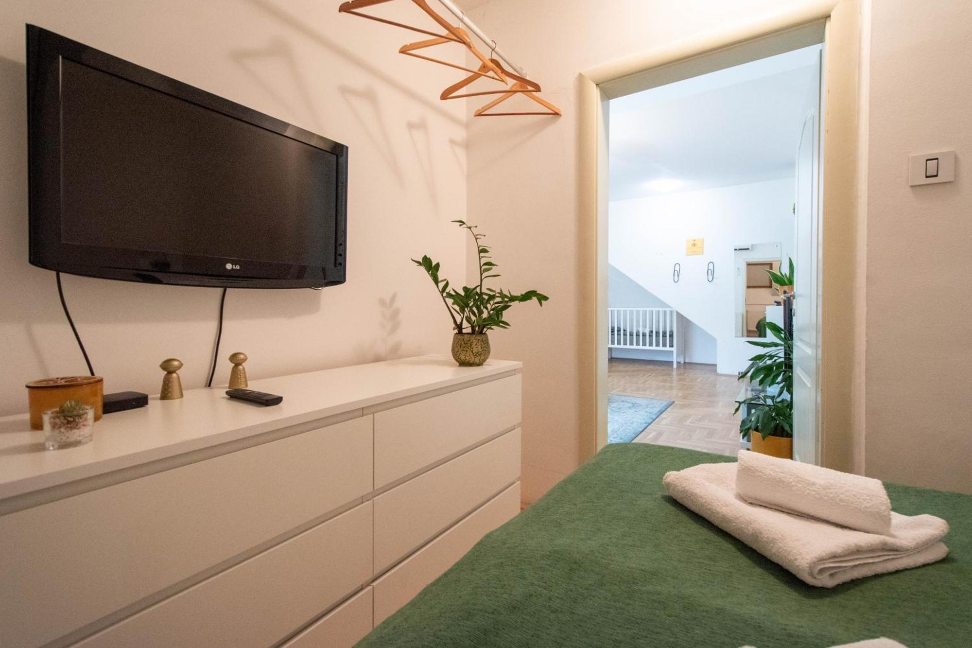 Spacious 1-Bedroom Apartment Novi Sad Eksteriør bilde